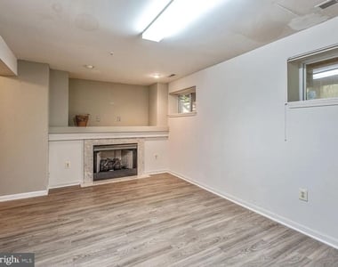 101 Quiet Waters Place - Photo Thumbnail 3