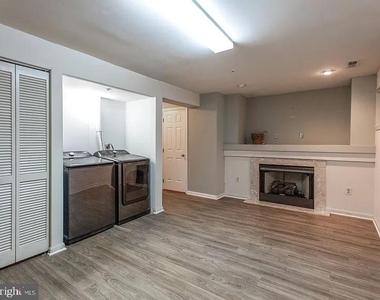 101 Quiet Waters Place - Photo Thumbnail 2