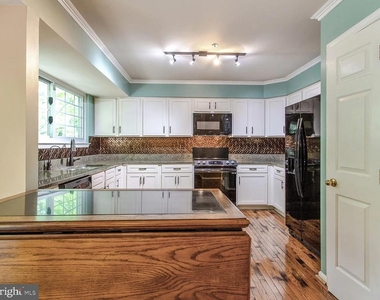 101 Quiet Waters Place - Photo Thumbnail 7