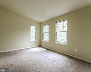 101 Quiet Waters Place - Photo Thumbnail 16