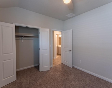 8209 Mckamy Dr - Photo Thumbnail 15