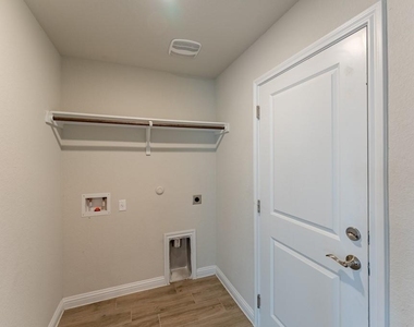 8209 Mckamy Dr - Photo Thumbnail 9