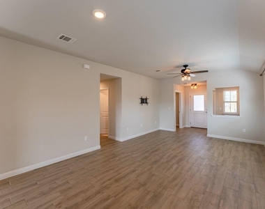 8209 Mckamy Dr - Photo Thumbnail 10