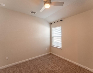 8209 Mckamy Dr - Photo Thumbnail 13