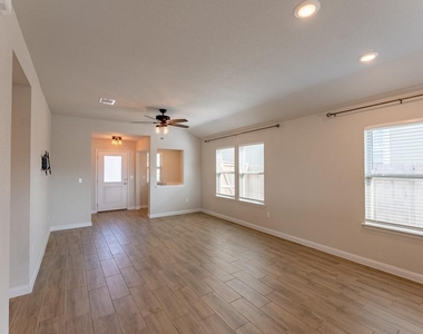 8209 Mckamy Dr - Photo Thumbnail 11