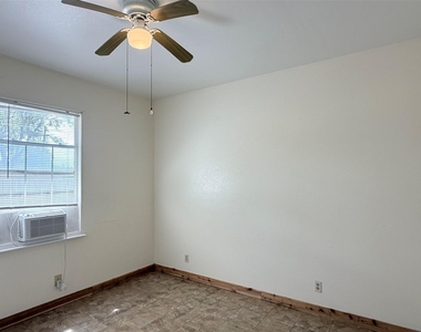 251 Zimmerman Ave - Photo Thumbnail 4