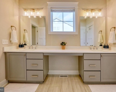 31569 Rachel Avenue - Photo Thumbnail 7