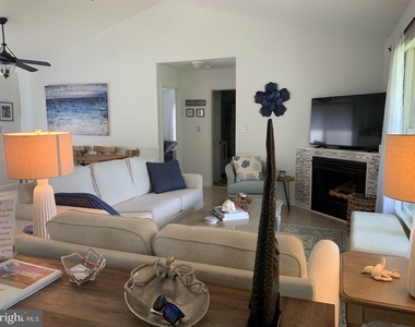 736 Hickman Drive - Photo Thumbnail 3