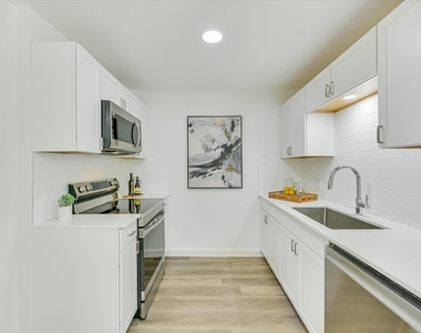 3703 Harmon Ave - Photo Thumbnail 4