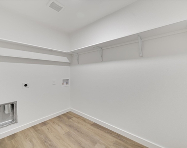 3703 Harmon Ave - Photo Thumbnail 6