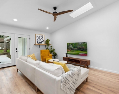 8806 Ridgehill Dr - Photo Thumbnail 6