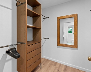 8806 Ridgehill Dr - Photo Thumbnail 23