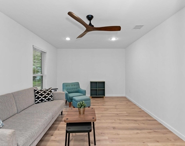 8806 Ridgehill Dr - Photo Thumbnail 24