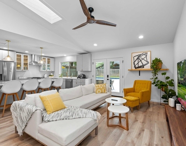 8806 Ridgehill Dr - Photo Thumbnail 5