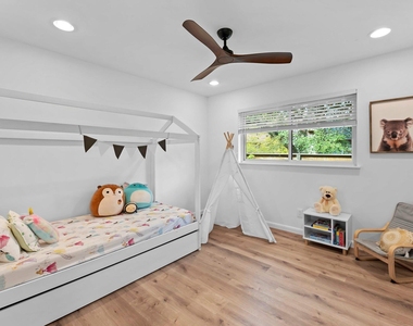 8806 Ridgehill Dr - Photo Thumbnail 17