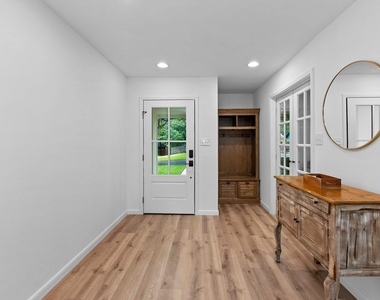 8806 Ridgehill Dr - Photo Thumbnail 2
