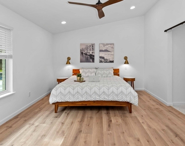 8806 Ridgehill Dr - Photo Thumbnail 19