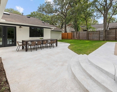 8806 Ridgehill Dr - Photo Thumbnail 27