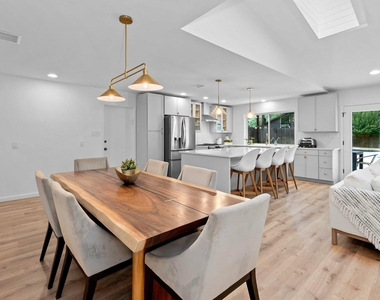 8806 Ridgehill Dr - Photo Thumbnail 13