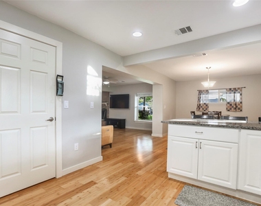 602 W Grady Dr - Photo Thumbnail 10