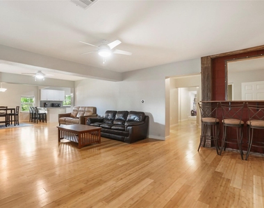 602 W Grady Dr - Photo Thumbnail 3