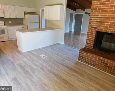 1242 S Governors Avenue - Photo Thumbnail 11