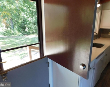 1242 S Governors Avenue - Photo Thumbnail 13