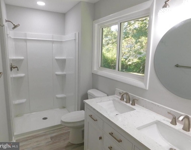 1242 S Governors Avenue - Photo Thumbnail 18