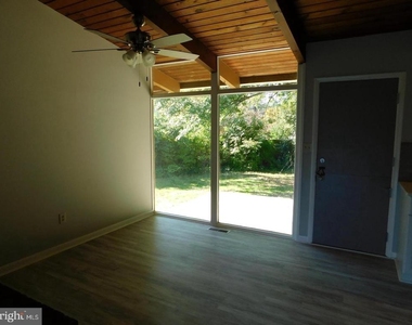 1242 S Governors Avenue - Photo Thumbnail 9