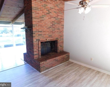 1242 S Governors Avenue - Photo Thumbnail 12
