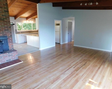 1242 S Governors Avenue - Photo Thumbnail 7