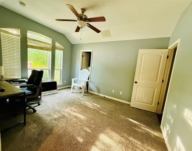 209 Monahans Dr - Photo Thumbnail 10