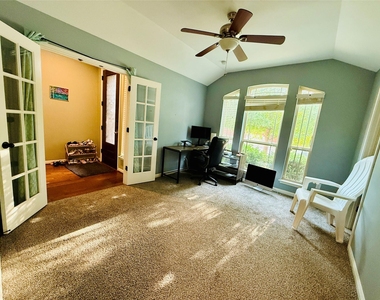 209 Monahans Dr - Photo Thumbnail 13