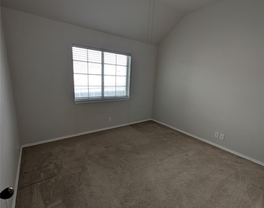 1325 Roadrunner Dr - Photo Thumbnail 20