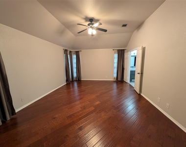 1325 Roadrunner Dr - Photo Thumbnail 11