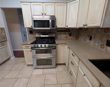 1325 Roadrunner Dr - Photo Thumbnail 6