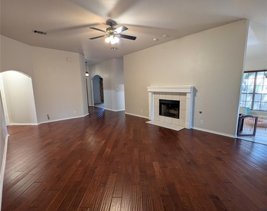 1325 Roadrunner Dr - Photo Thumbnail 4