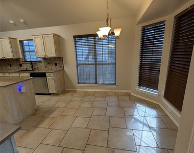 1325 Roadrunner Dr - Photo Thumbnail 9