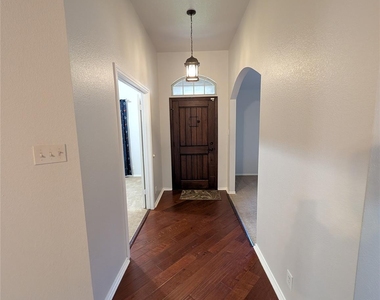 1325 Roadrunner Dr - Photo Thumbnail 3