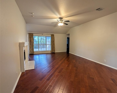 1325 Roadrunner Dr - Photo Thumbnail 5