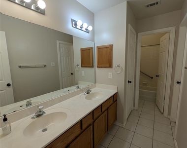 1325 Roadrunner Dr - Photo Thumbnail 22