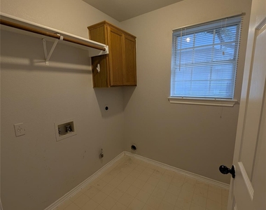 1325 Roadrunner Dr - Photo Thumbnail 26
