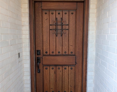 1325 Roadrunner Dr - Photo Thumbnail 2