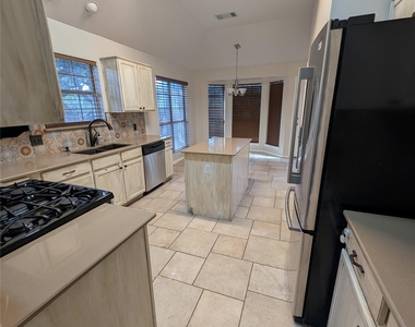 1325 Roadrunner Dr - Photo Thumbnail 8