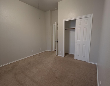 1325 Roadrunner Dr - Photo Thumbnail 24