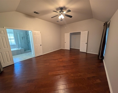 1325 Roadrunner Dr - Photo Thumbnail 10