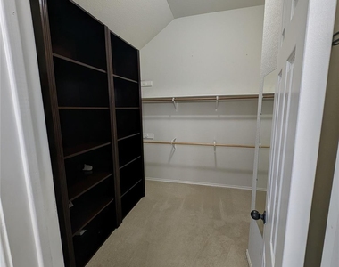 1325 Roadrunner Dr - Photo Thumbnail 14