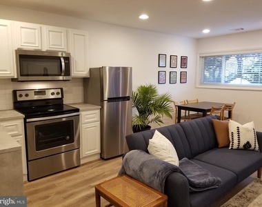 4601 6th Street Se - Photo Thumbnail 3