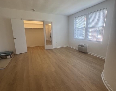 3051 Idaho Avenue Nw - Photo Thumbnail 2