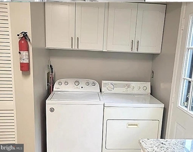 2110 Young Street Se - Photo Thumbnail 4
